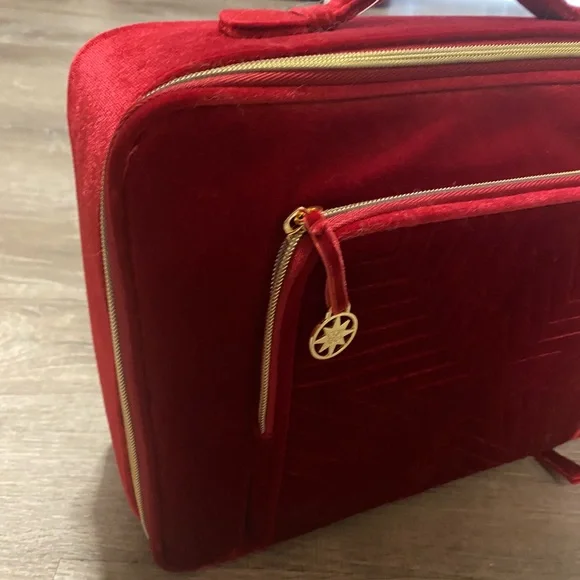 Estée Lauder Red Velvet Train Case 2023 | Makeup Bag Travel Organizer - Picture 3 of 7